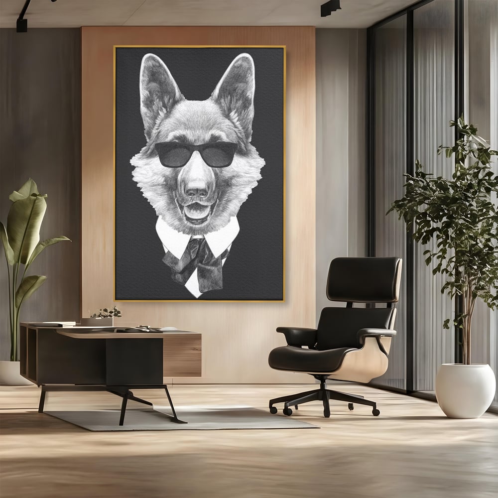 Tablou canvas cu portret ilustrativ caine gentleman, in rama de aluminiu auriu, pe perete intr-un birou